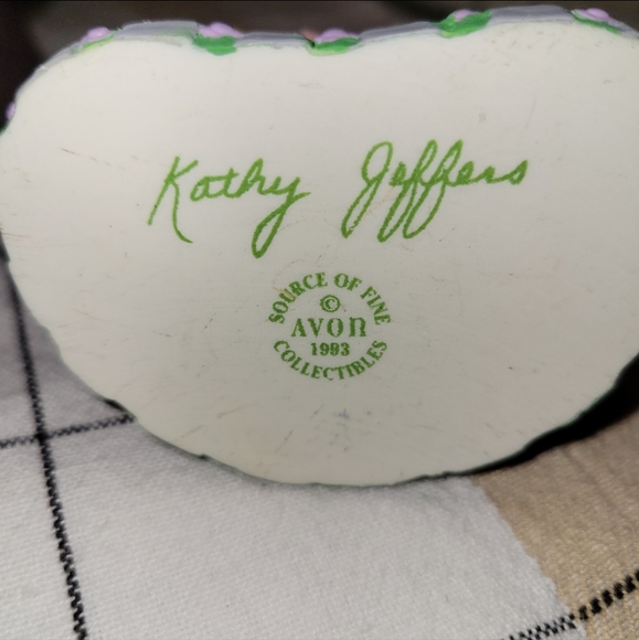 Avon Vintage Year Of The Rabbit Kathy Jeffers  1993 Fine Collectible Carousel - Picture 5 of 5